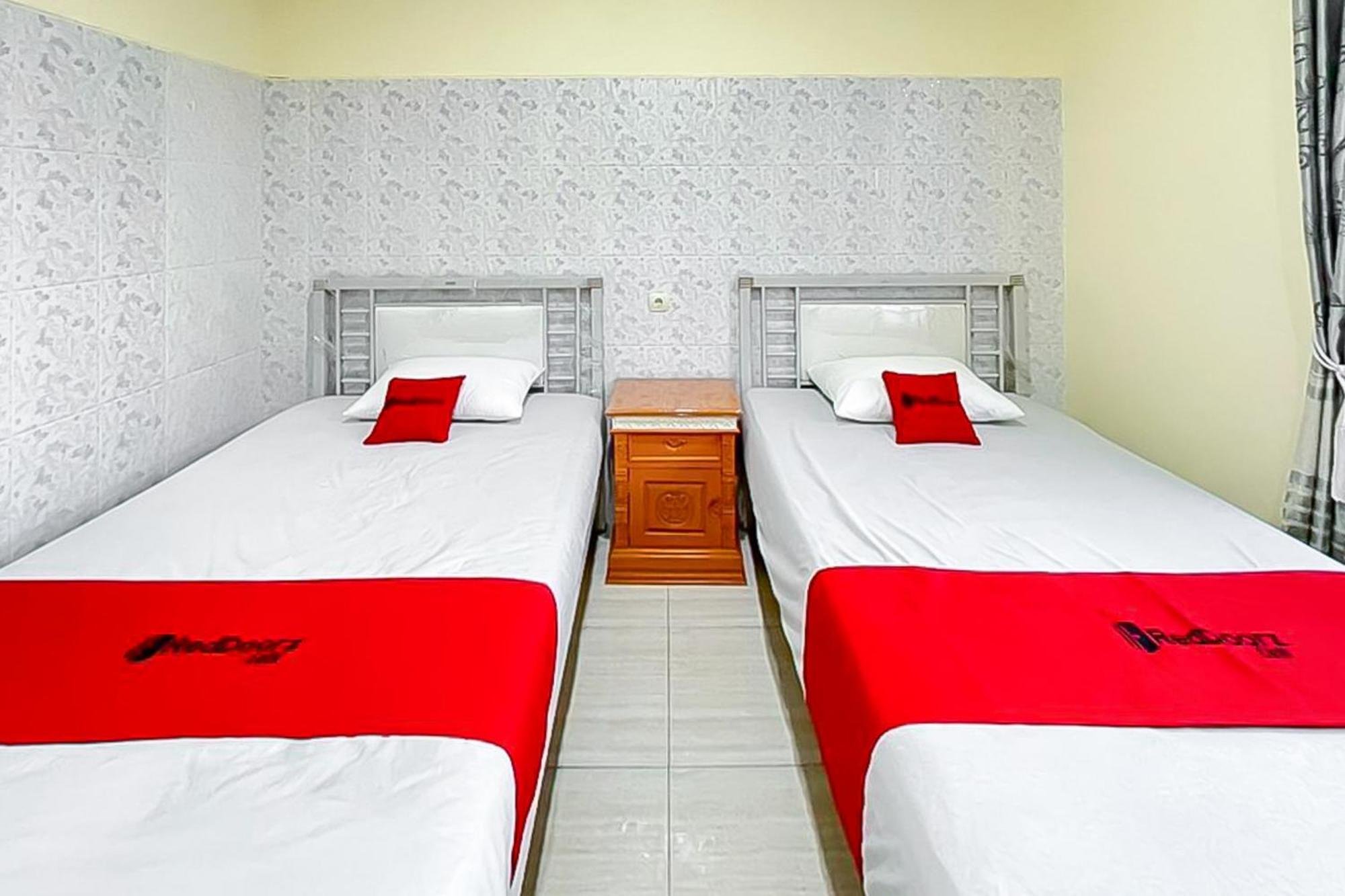 Reddoorz Near Grage Mall Cirebon Hotel Kültér fotó