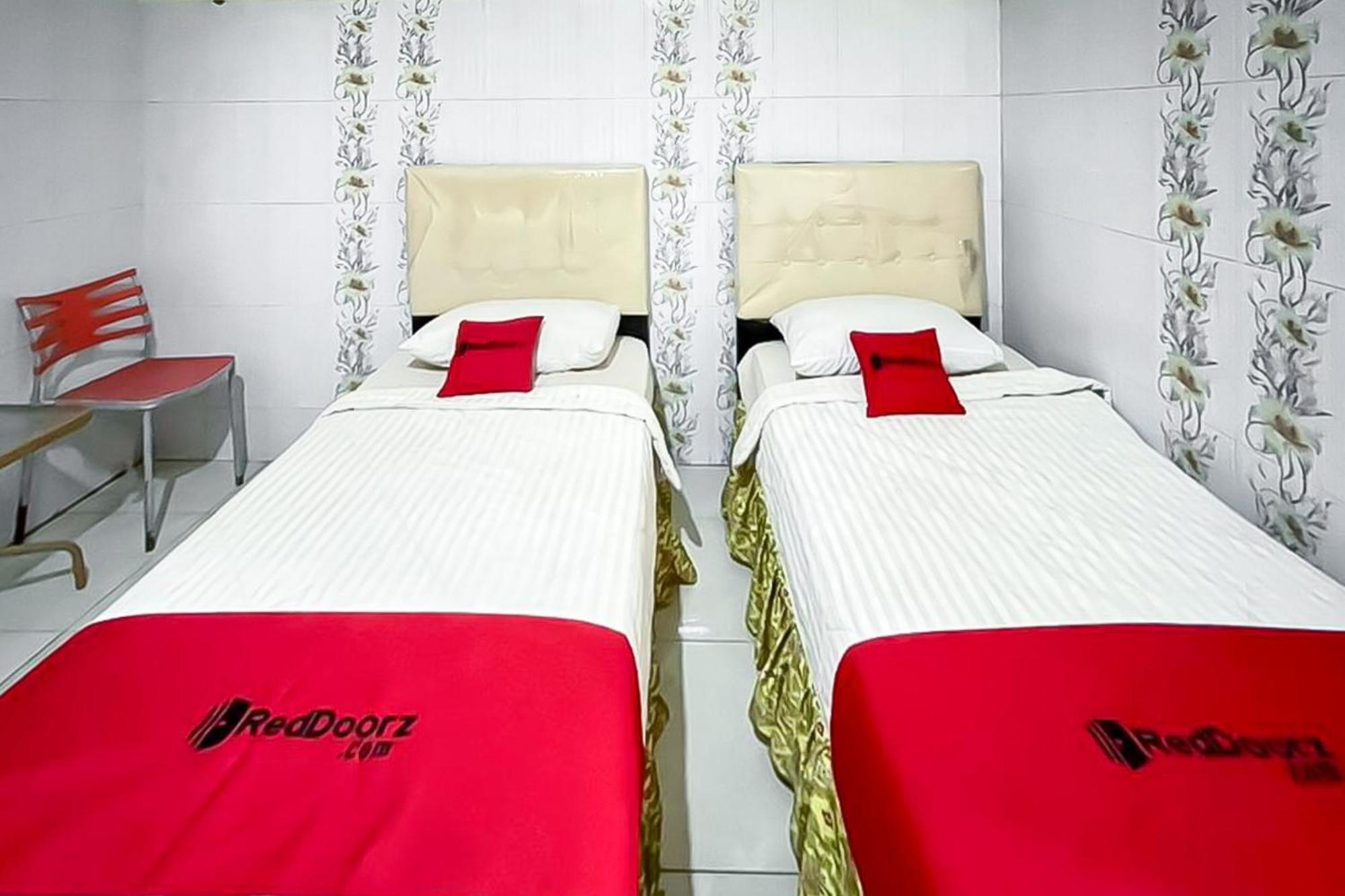 Reddoorz Near Grage Mall Cirebon Hotel Kültér fotó